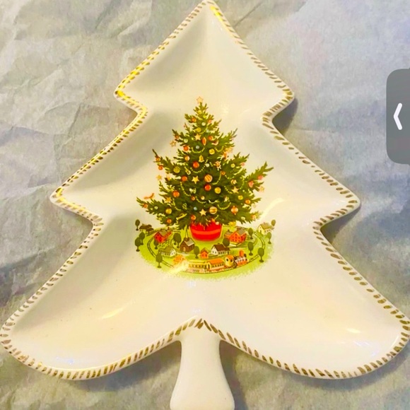 Beautiful Ceramic Christmas Tree Dish 9”x10” - Picture 2 of 4